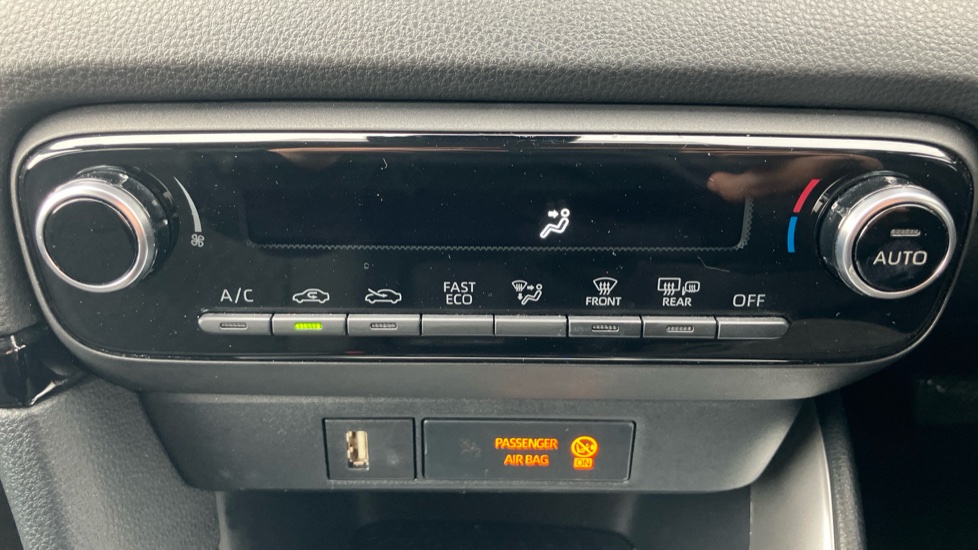 Toyota Yaris 1.5 Hybrid Design 5dr CVT Hybrid Hatchback - Image 33
