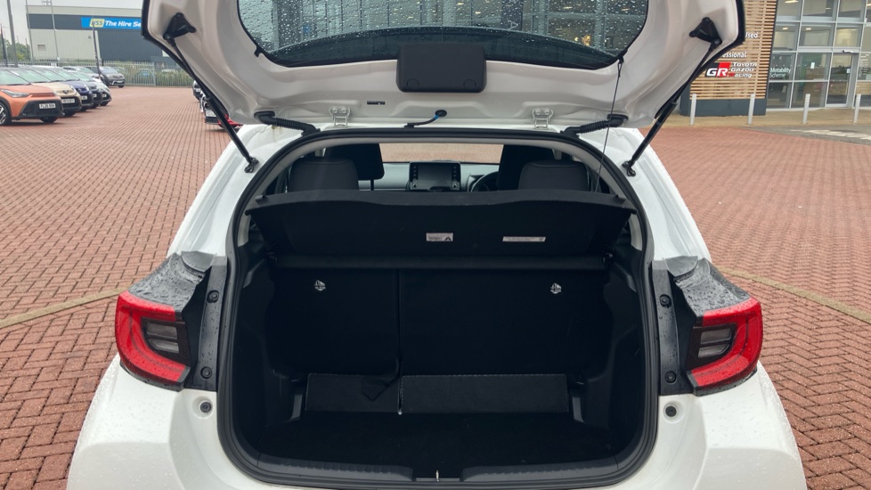 Toyota Yaris 1.5 Hybrid Design 5dr CVT Hybrid Hatchback - Image 52