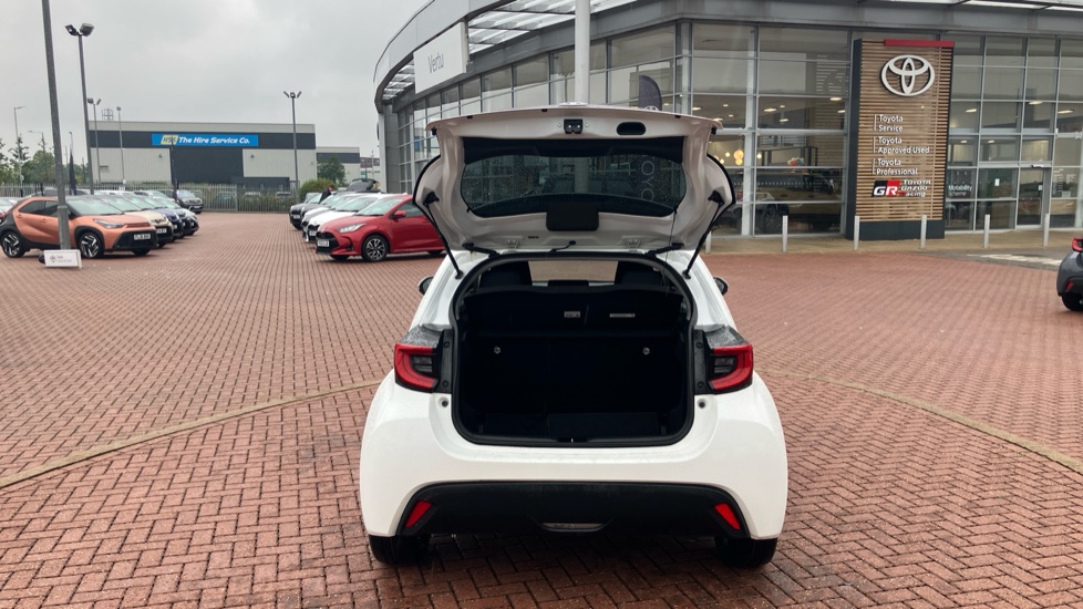 Toyota Yaris 1.5 Hybrid Design 5dr CVT Hybrid Hatchback - Image 53