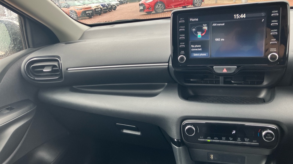 Toyota Yaris 1.5 Hybrid Design 5dr CVT Hybrid Hatchback - Image 57