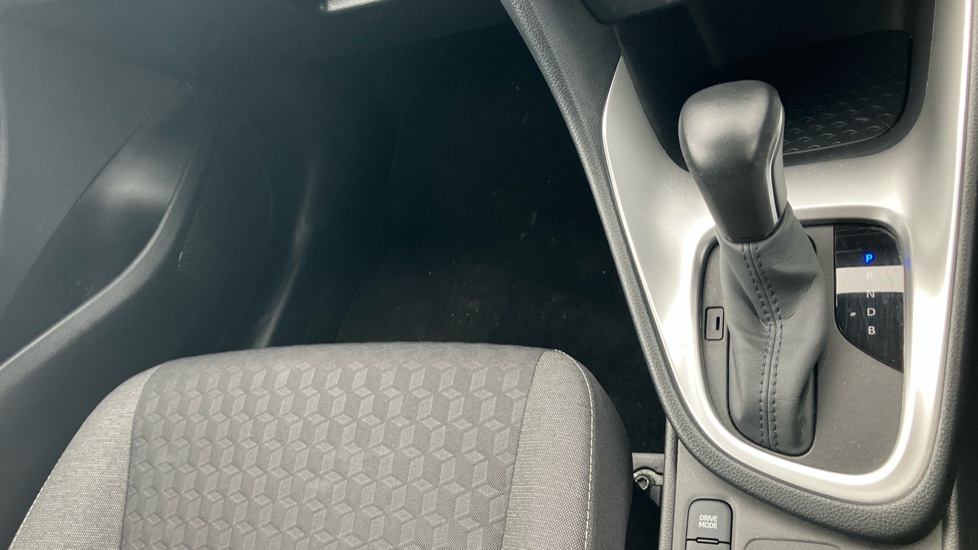Toyota Yaris 1.5 Hybrid Design 5dr CVT Hybrid Hatchback - Image 58