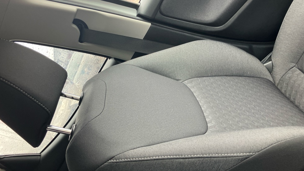 Toyota Yaris 1.5 Hybrid Design 5dr CVT Hybrid Hatchback - Image 59