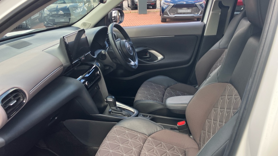 Toyota Yaris Cross 1.5 Hybrid Excel 5dr CVT Hybrid Estate - Image 5
