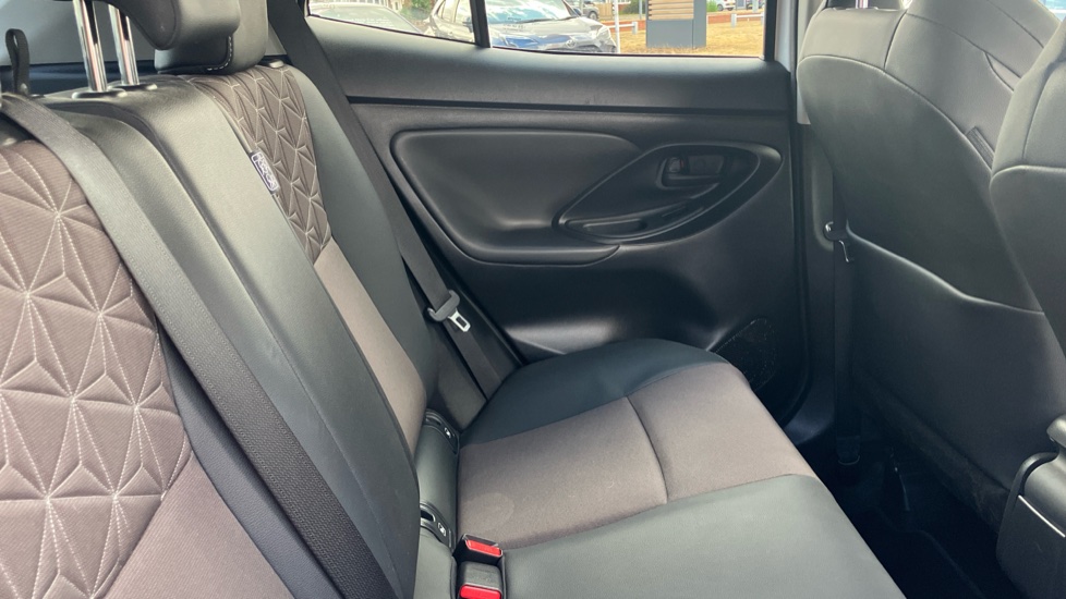 Toyota Yaris Cross 1.5 Hybrid Excel 5dr CVT Hybrid Estate - Image 8
