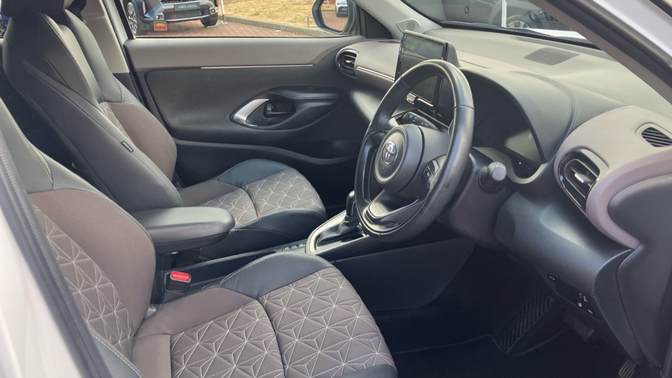 Toyota Yaris Cross 1.5 Hybrid Excel 5dr CVT Hybrid Estate - Image 12