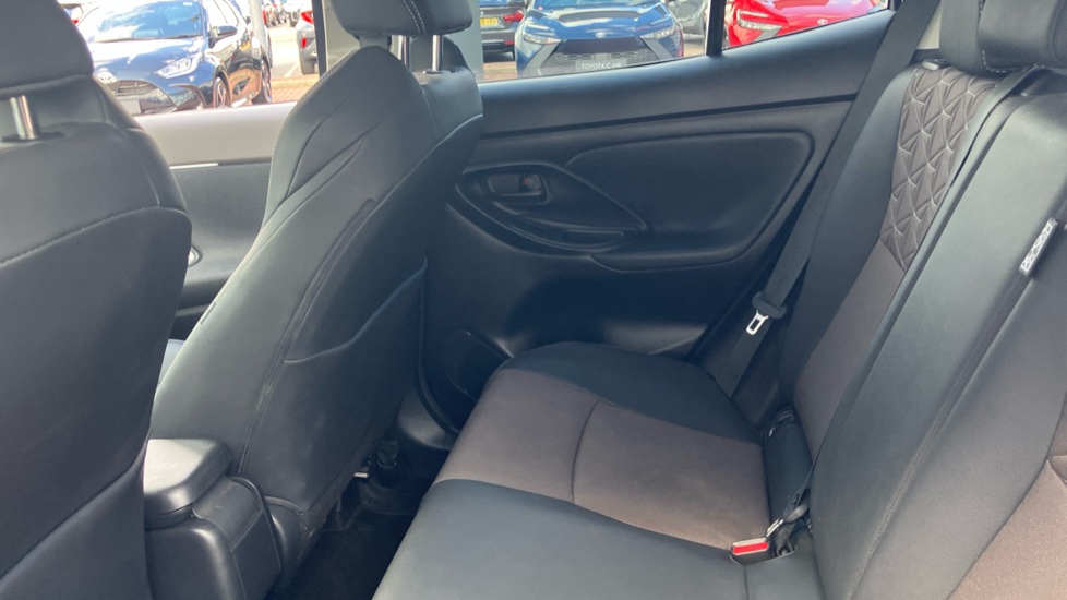 Toyota Yaris Cross 1.5 Hybrid Excel 5dr CVT Hybrid Estate - Image 15