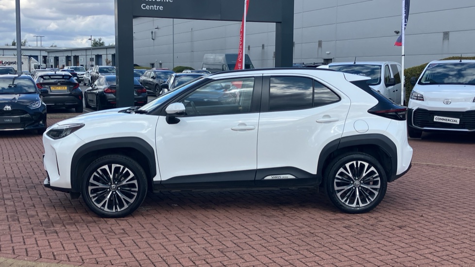 Toyota Yaris Cross 1.5 Hybrid Excel 5dr CVT Hybrid Estate - Image 24