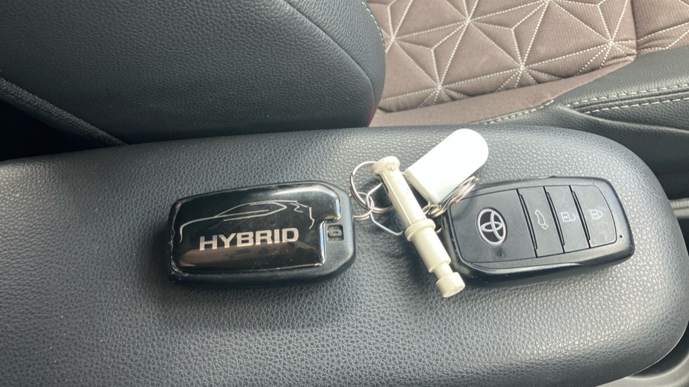 Toyota Yaris Cross 1.5 Hybrid Excel 5dr CVT Hybrid Estate - Image 28