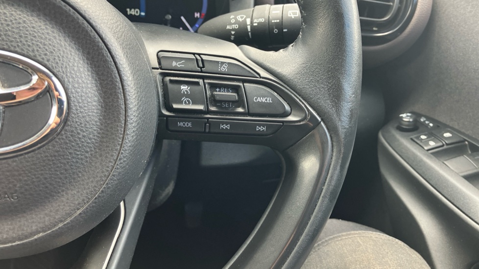 Toyota Yaris Cross 1.5 Hybrid Excel 5dr CVT Hybrid Estate - Image 29
