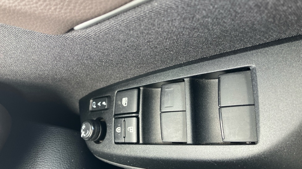Toyota Yaris Cross 1.5 Hybrid Excel 5dr CVT Hybrid Estate - Image 30