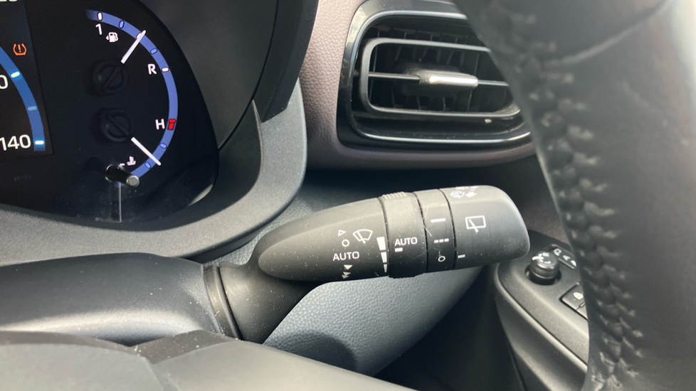 Toyota Yaris Cross 1.5 Hybrid Excel 5dr CVT Hybrid Estate - Image 32