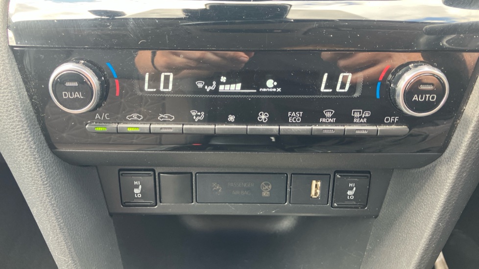 Toyota Yaris Cross 1.5 Hybrid Excel 5dr CVT Hybrid Estate - Image 33