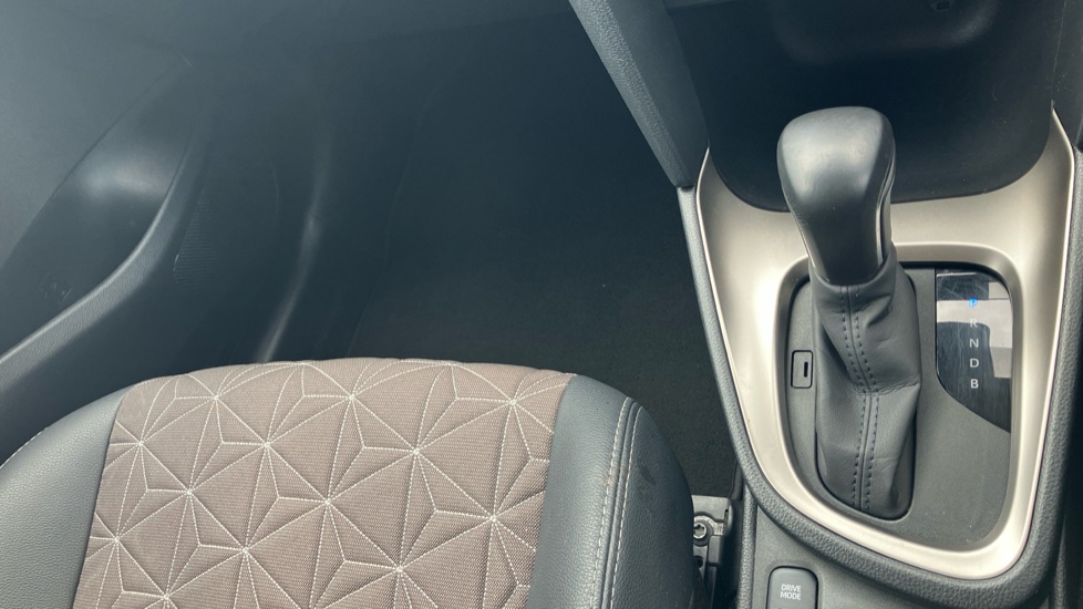 Toyota Yaris Cross 1.5 Hybrid Excel 5dr CVT Hybrid Estate - Image 56