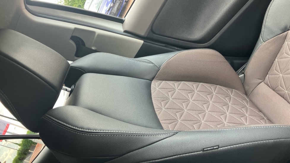 Toyota Yaris Cross 1.5 Hybrid Excel 5dr CVT Hybrid Estate - Image 57