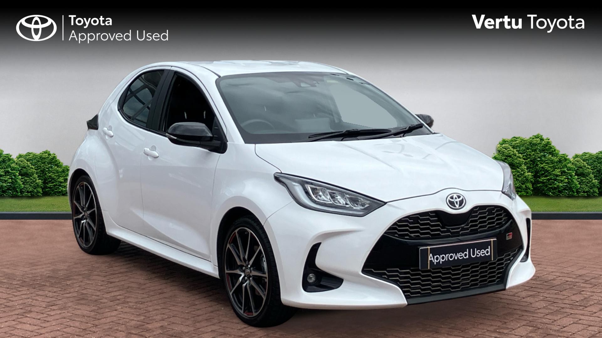 Toyota Yaris listing photo