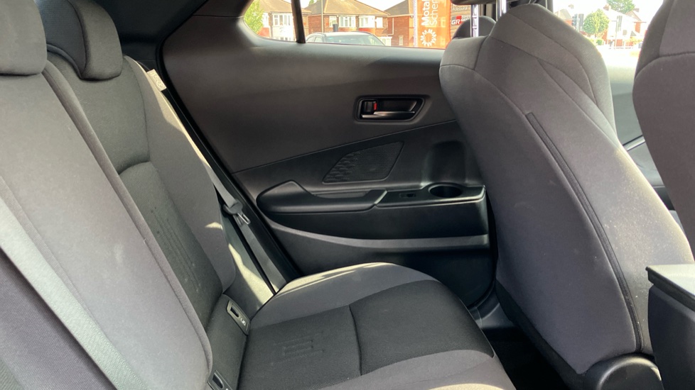 Toyota C-HR 1.8 Hybrid Design 5dr CVT Hybrid Hatchback - Image 8