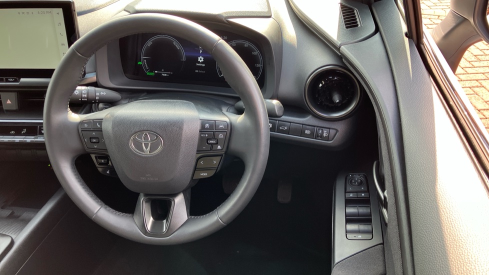 Toyota C-HR 1.8 Hybrid Design 5dr CVT Hybrid Hatchback - Image 10