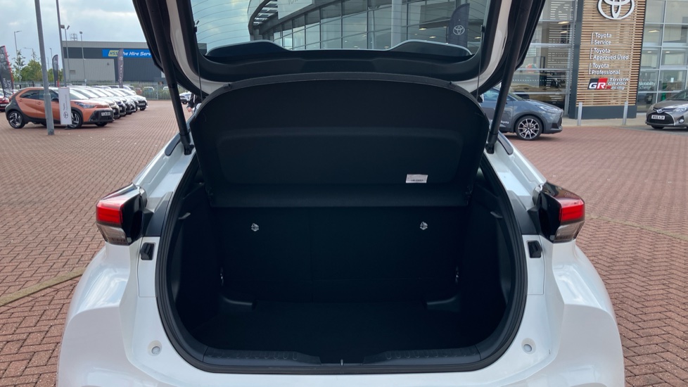 Toyota C-HR 1.8 Hybrid Design 5dr CVT Hybrid Hatchback - Image 13