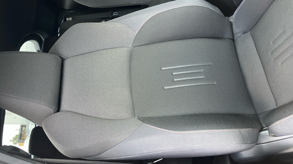 Toyota C-HR 1.8 Hybrid Design 5dr CVT Hybrid Hatchback - Image 14