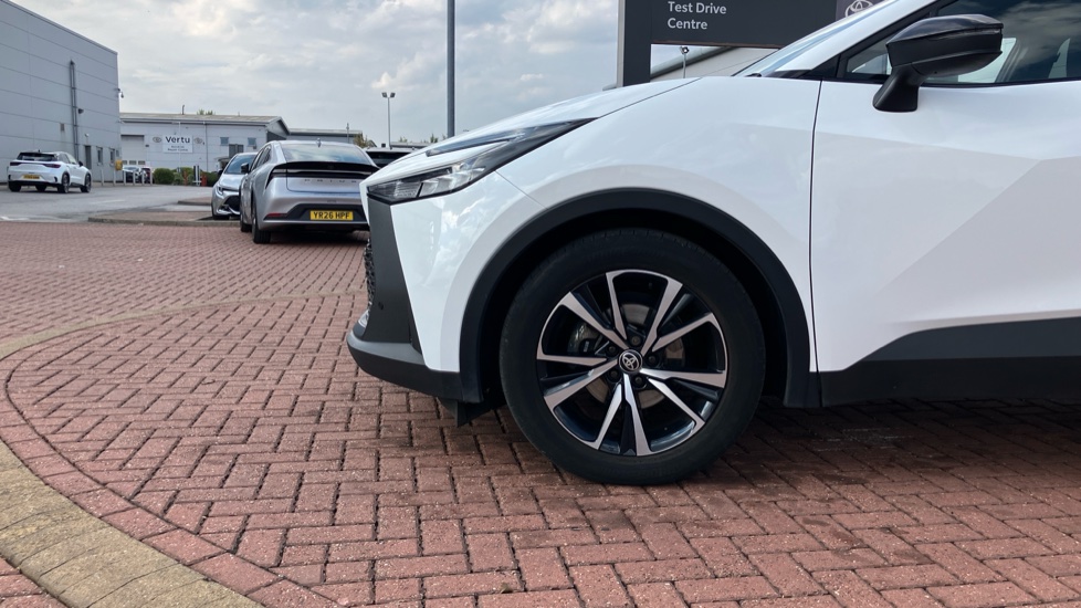 Toyota C-HR 1.8 Hybrid Design 5dr CVT Hybrid Hatchback - Image 25
