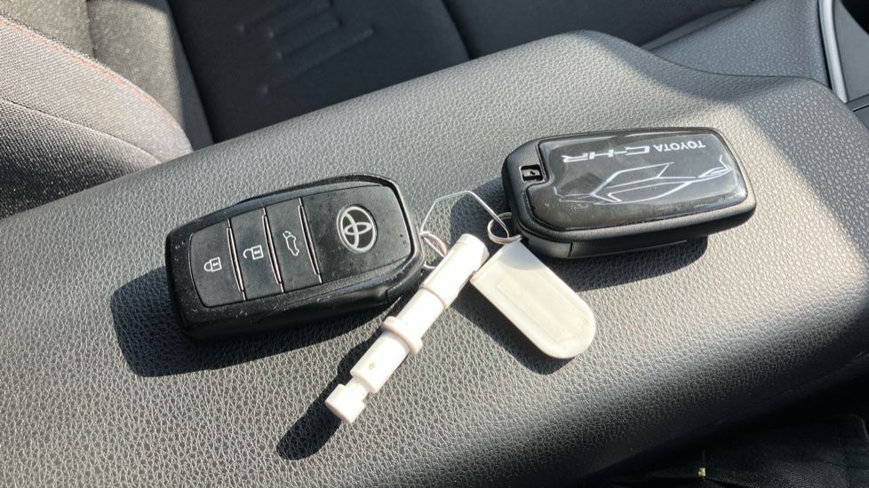 Toyota C-HR 1.8 Hybrid Design 5dr CVT Hybrid Hatchback - Image 28