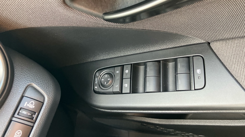 Toyota C-HR 1.8 Hybrid Design 5dr CVT Hybrid Hatchback - Image 30