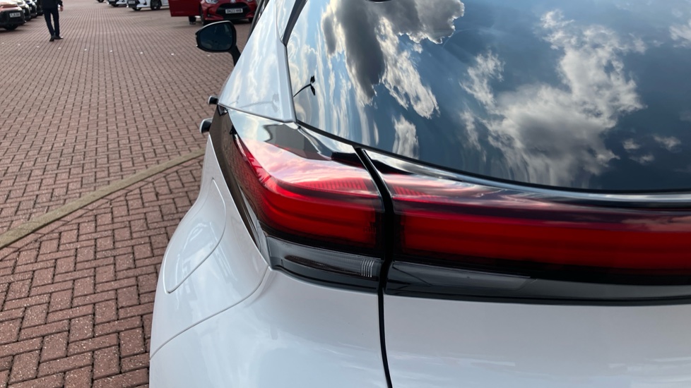 Toyota C-HR 1.8 Hybrid Design 5dr CVT Hybrid Hatchback - Image 35
