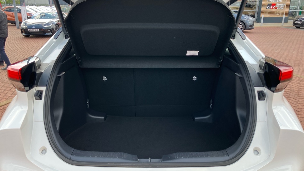 Toyota C-HR 1.8 Hybrid Design 5dr CVT Hybrid Hatchback - Image 49