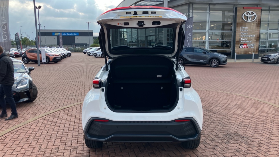 Toyota C-HR 1.8 Hybrid Design 5dr CVT Hybrid Hatchback - Image 50