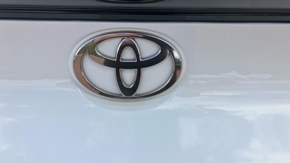 Toyota C-HR 1.8 Hybrid Design 5dr CVT Hybrid Hatchback - Image 54