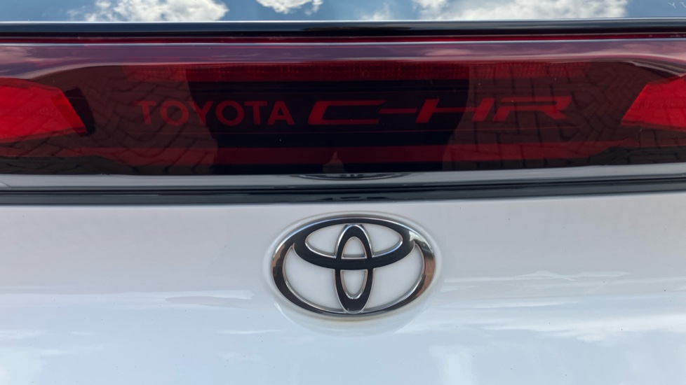 Toyota C-HR 1.8 Hybrid Design 5dr CVT Hybrid Hatchback - Image 55