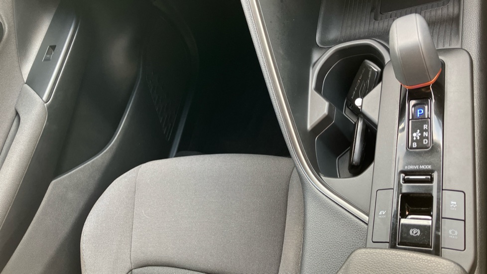 Toyota C-HR 1.8 Hybrid Design 5dr CVT Hybrid Hatchback - Image 60