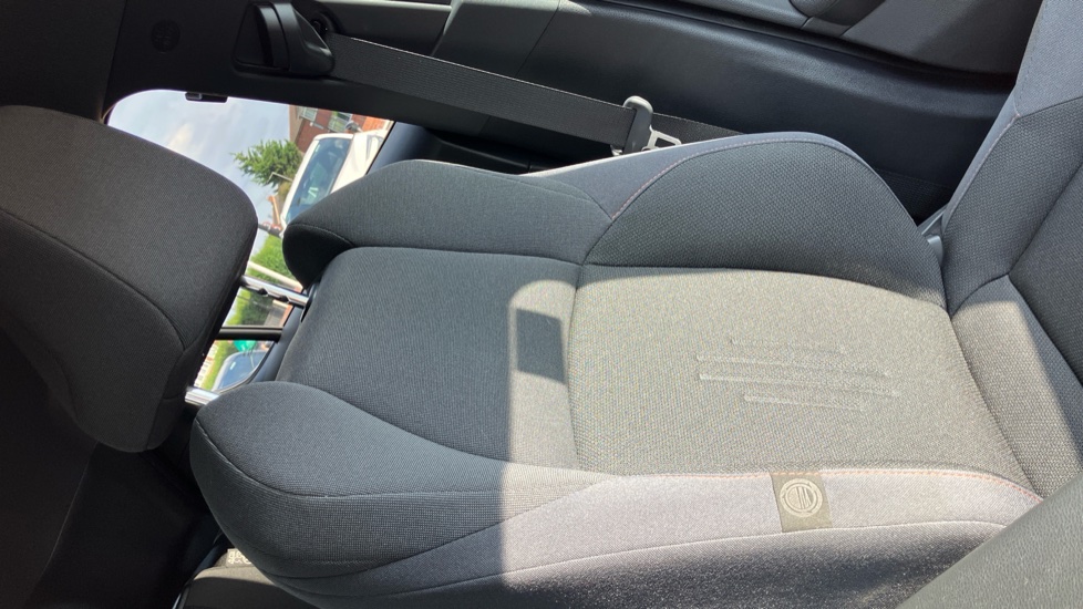 Toyota C-HR 1.8 Hybrid Design 5dr CVT Hybrid Hatchback - Image 61
