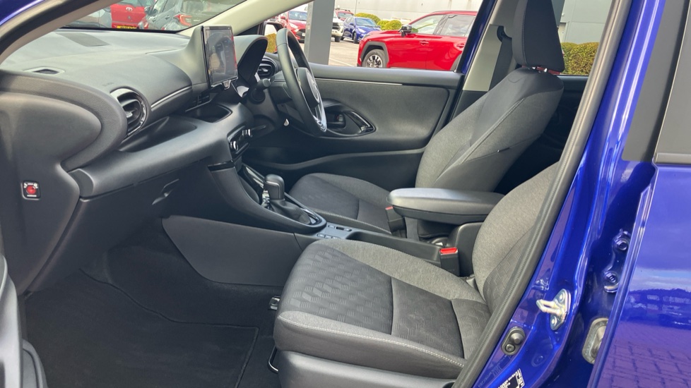 Toyota Yaris 1.5 Hybrid Design 5dr CVT Hybrid Hatchback - Image 5
