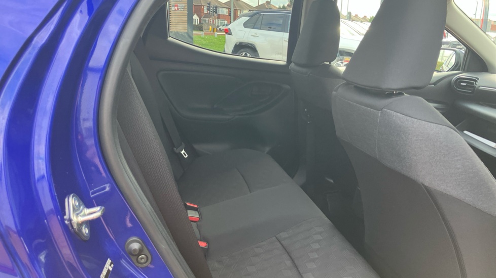 Toyota Yaris 1.5 Hybrid Design 5dr CVT Hybrid Hatchback - Image 8