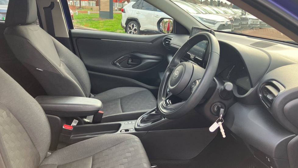 Toyota Yaris 1.5 Hybrid Design 5dr CVT Hybrid Hatchback - Image 12