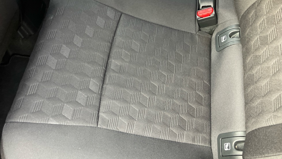 Toyota Yaris 1.5 Hybrid Design 5dr CVT Hybrid Hatchback - Image 17