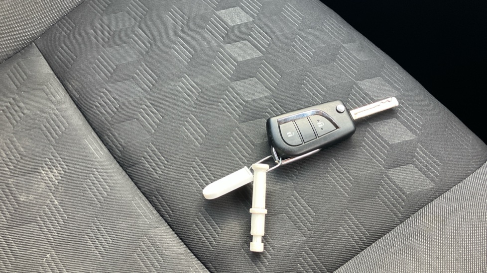 Toyota Yaris 1.5 Hybrid Design 5dr CVT Hybrid Hatchback - Image 28