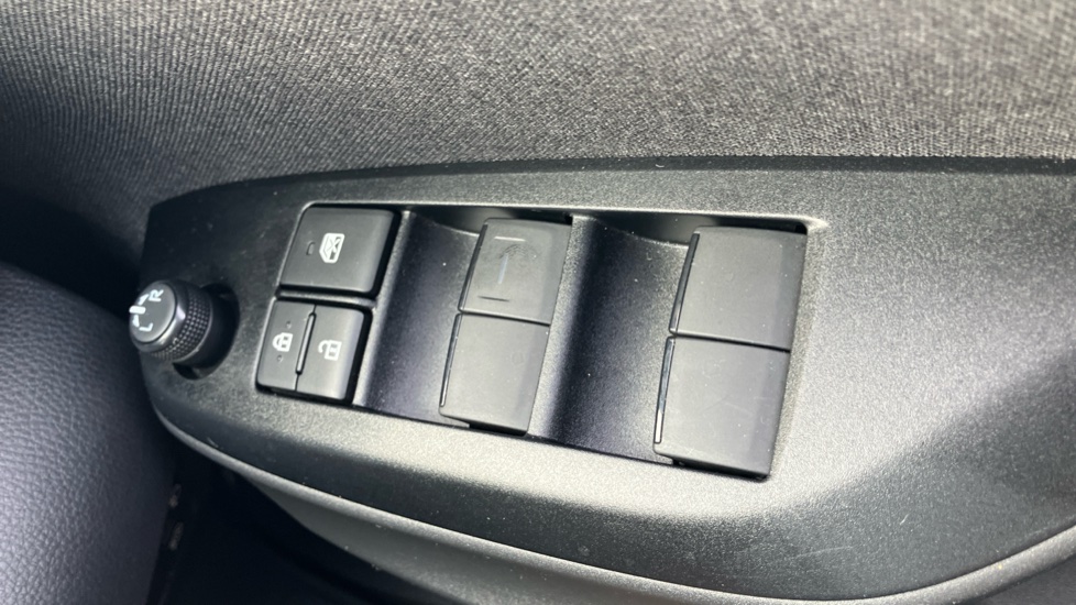 Toyota Yaris 1.5 Hybrid Design 5dr CVT Hybrid Hatchback - Image 30