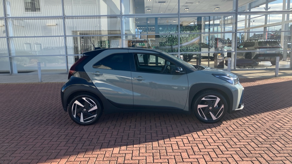 Toyota Aygo X 1.5 Hybrid Design 5dr CVT Hybrid Hatchback - Image 50