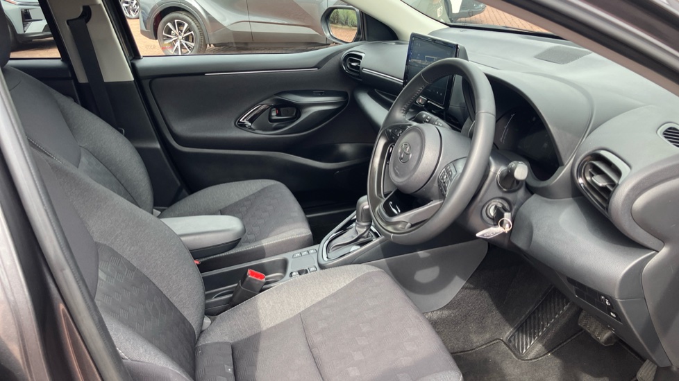 Toyota Yaris 1.5 Hybrid Design 5dr CVT Hybrid Hatchback - Image 12