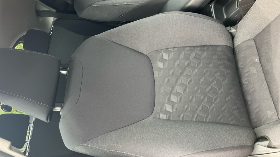 Toyota Yaris 1.5 Hybrid Design 5dr CVT Hybrid Hatchback - Image 14