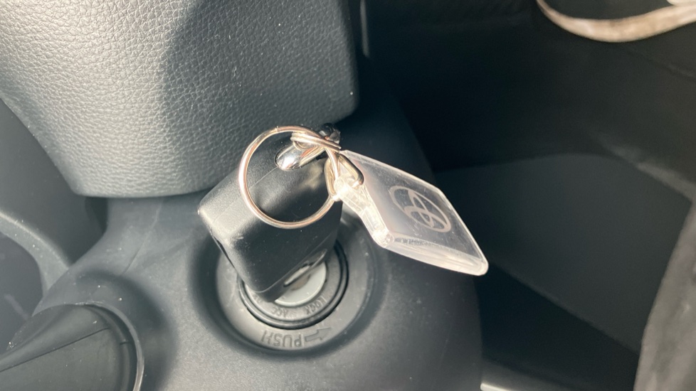 Toyota Yaris 1.5 Hybrid Design 5dr CVT Hybrid Hatchback - Image 16