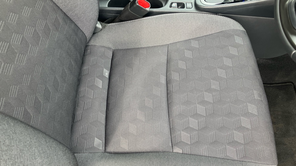 Toyota Yaris 1.5 Hybrid Design 5dr CVT Hybrid Hatchback - Image 17