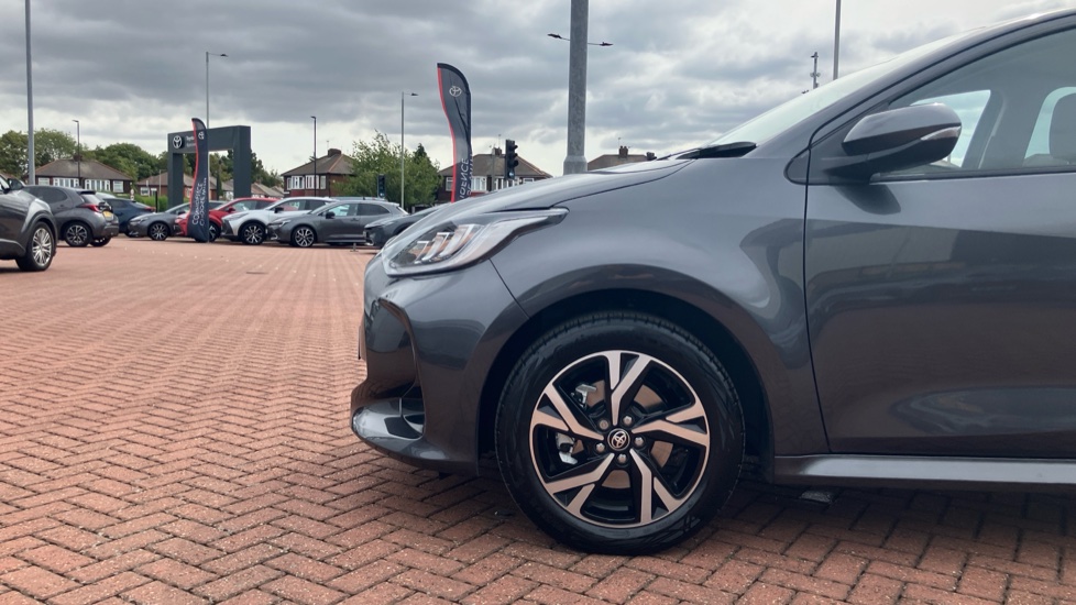 Toyota Yaris 1.5 Hybrid Design 5dr CVT Hybrid Hatchback - Image 25