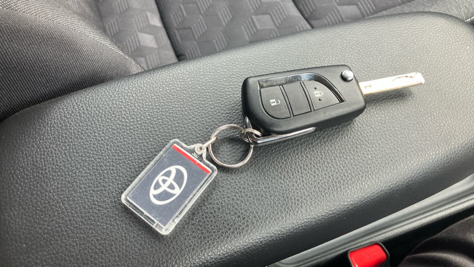 Toyota Yaris 1.5 Hybrid Design 5dr CVT Hybrid Hatchback - Image 28