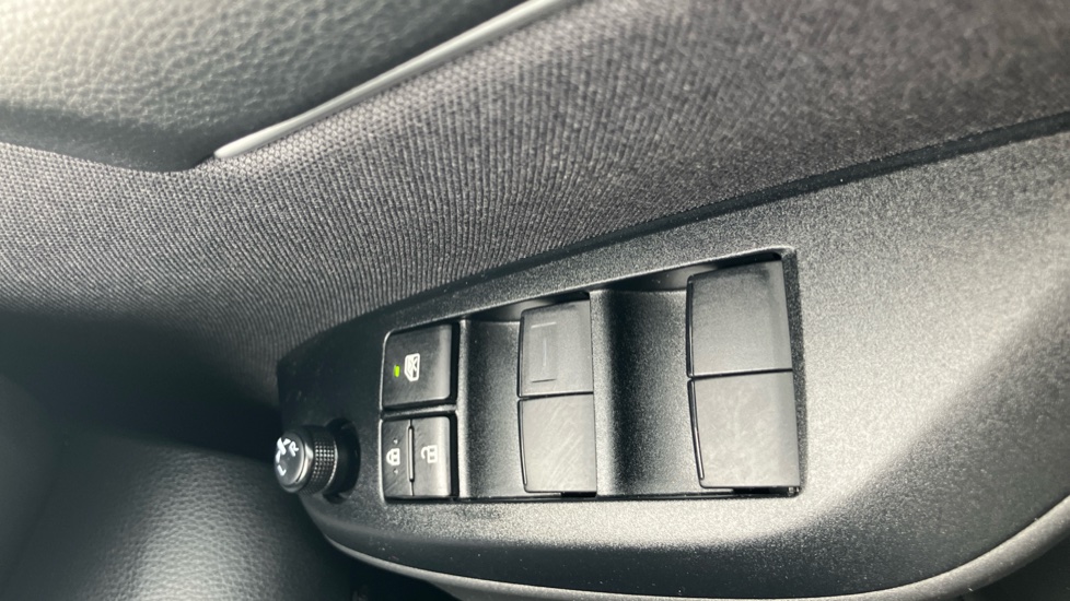 Toyota Yaris 1.5 Hybrid Design 5dr CVT Hybrid Hatchback - Image 30
