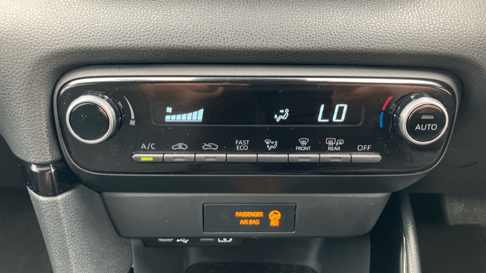 Toyota Yaris 1.5 Hybrid Design 5dr CVT Hybrid Hatchback - Image 33