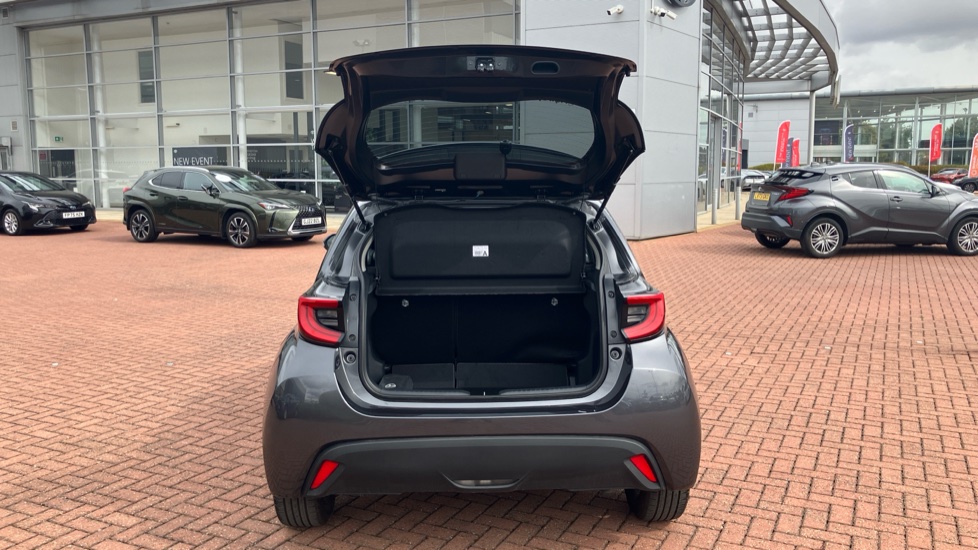 Toyota Yaris 1.5 Hybrid Design 5dr CVT Hybrid Hatchback - Image 51