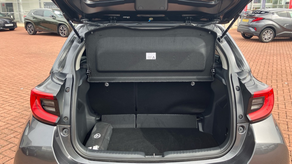 Toyota Yaris 1.5 Hybrid Design 5dr CVT Hybrid Hatchback - Image 52